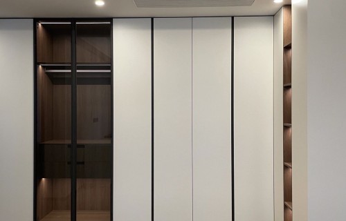 Minimalist Glass Door Wardrobe
