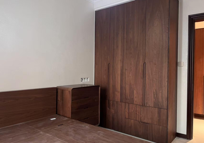 Wood Veneer Wardrobe' />