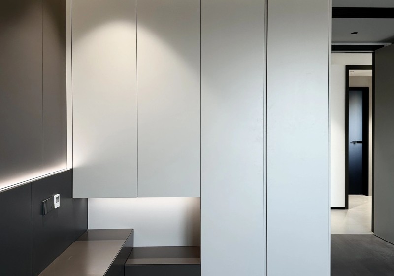 Black & White Minimalist Floating Wardrobe' />