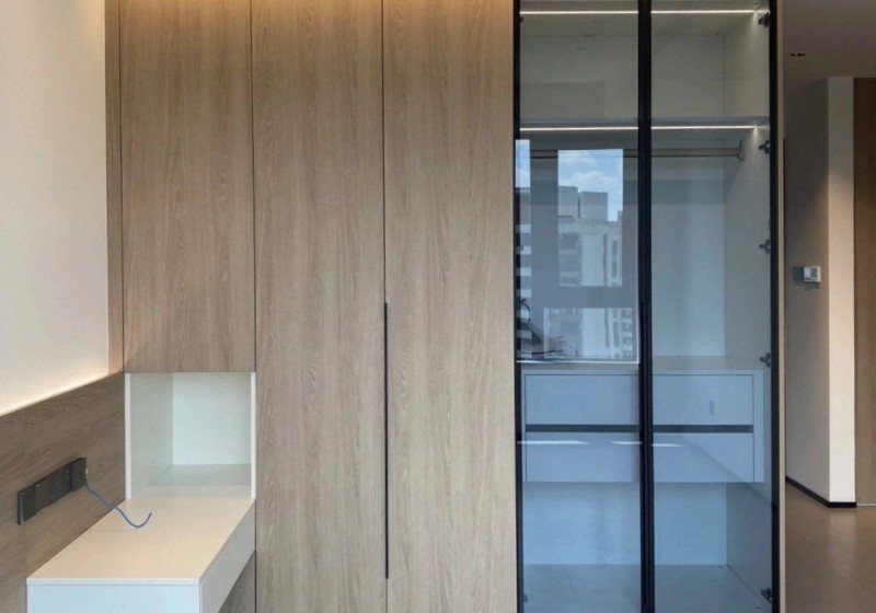 Minimalist Glass Door Wardrobe' />