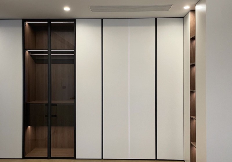 Minimalist Glass Door Wardrobe
