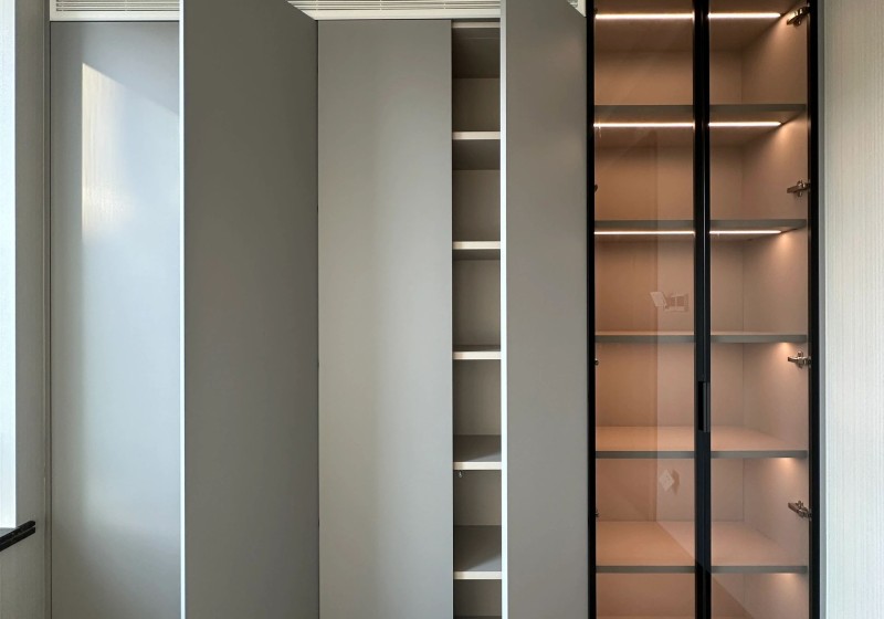 Minimalist Glass Door Wardrobe' />