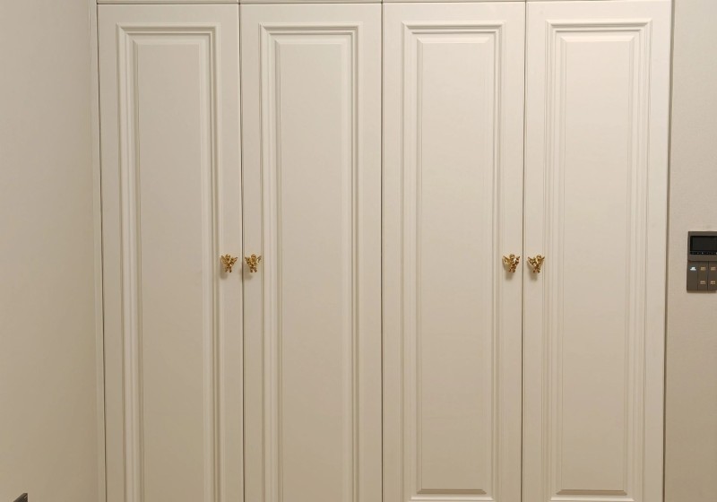 French Cream Wardrobe' />