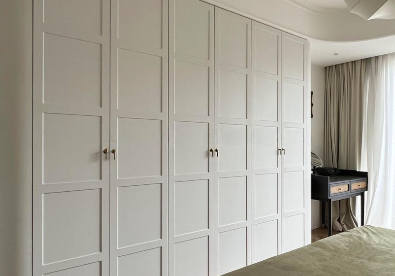 French Cream Wardrobe' />