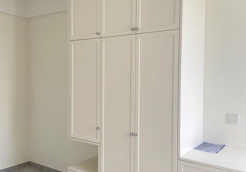 French Cream Wardrobe' />