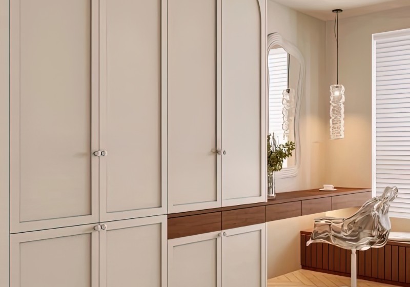 French Cream Wardrobe' />