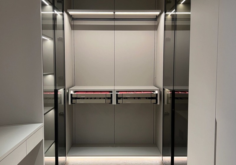 Walk-In Closet' />