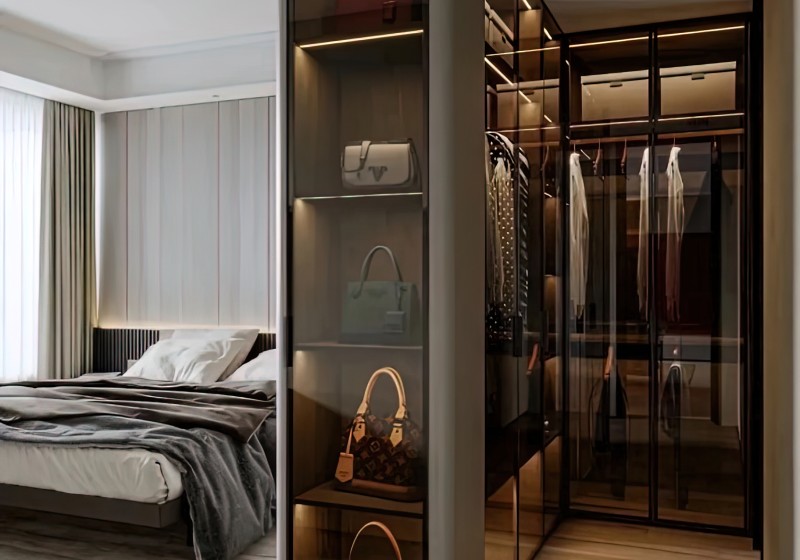 Walk-In Closet' />