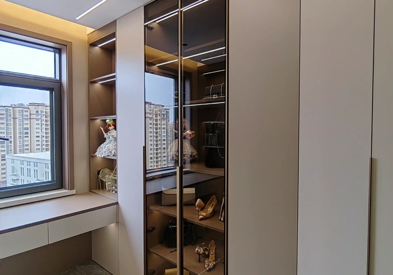 Closet' />
