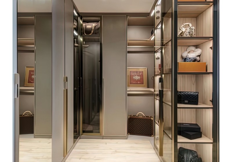 Closet' />