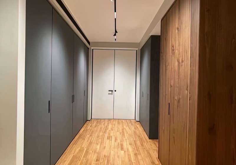 Closet' />