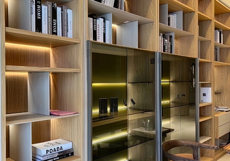 Bookshelf' />