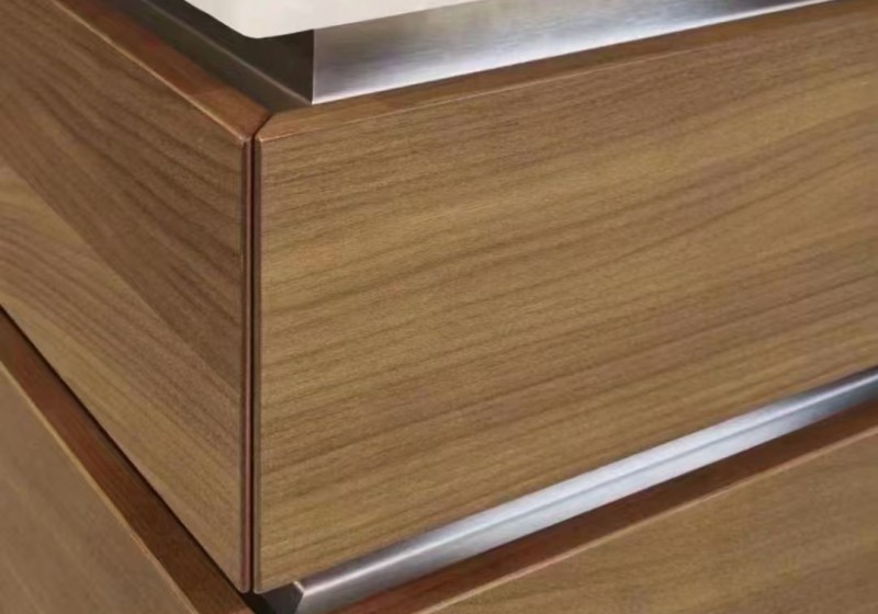 Craftsmanship Details' />